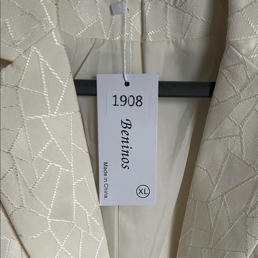 Elegant Cream Women's Blazer - Picture 2 of 5